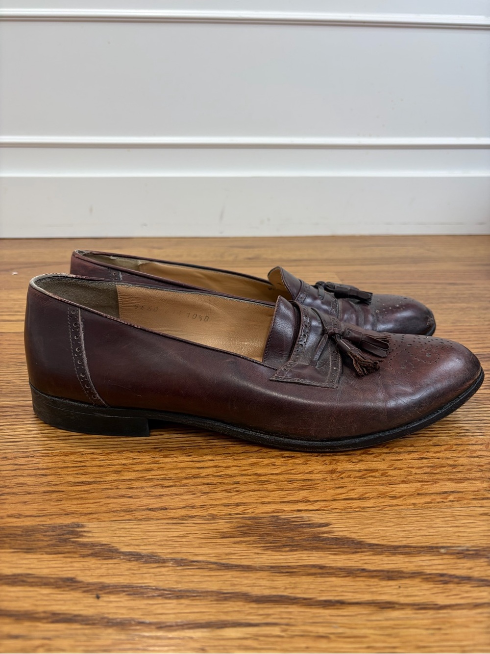 Salvatore Ferragamo Brogue Burgundy Brown Leather Tassle Loafer Shoes Vintage